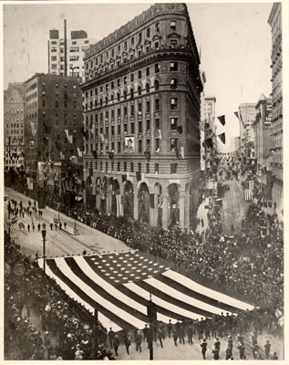 [World's largest American flag, Parade from Portola Festival, October 19-23, 1909]