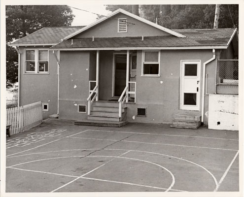 [Unidentified school house]