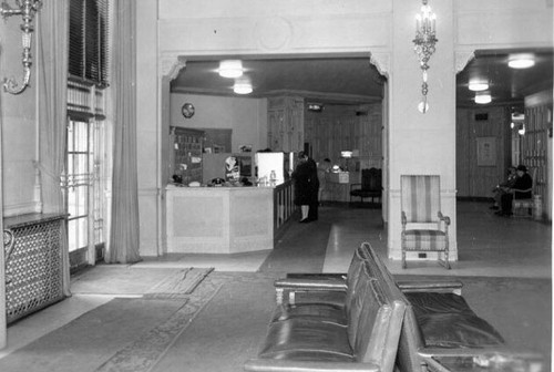 [Interior of the Mark Hopkins Hotel]