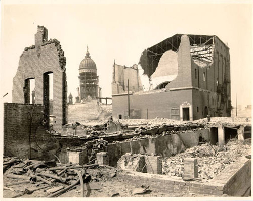 [City Hall in ruins after the 1906 earthquake and fire]