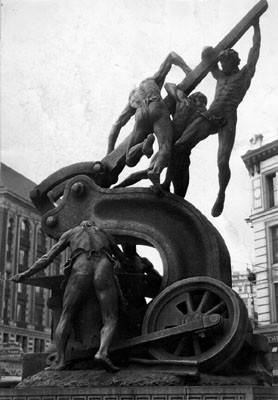 [Donahue Monument, also known as the Mechanics Monument, at Market and Battery Streets]