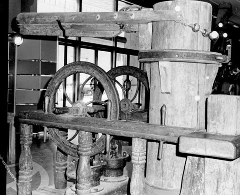 [Main mast of old schooner plus pump, on display at the Maritime Museum]