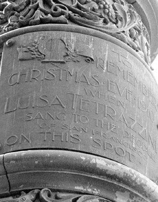 [Plaque on Lotta's Fountain commemorating Luisa Tetrazzini's open air concert on Christmas Eve in 1910]