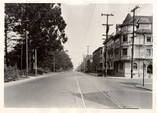 [Oak Street at Shrader]