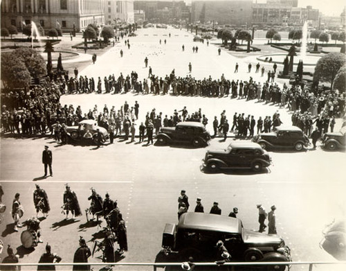 [Crowd waiting for the Golden Gate Bridge Fiesta Parade to pass in front of City Hall]