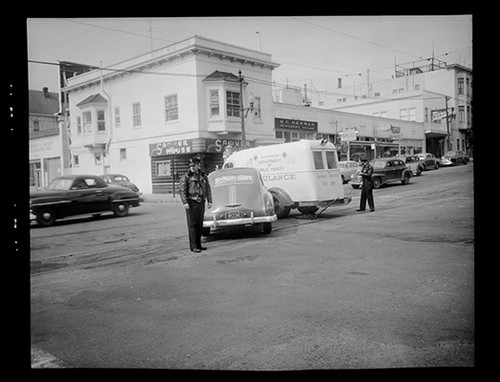 [Scene of an automobile accident on Fulton and Divisadero]