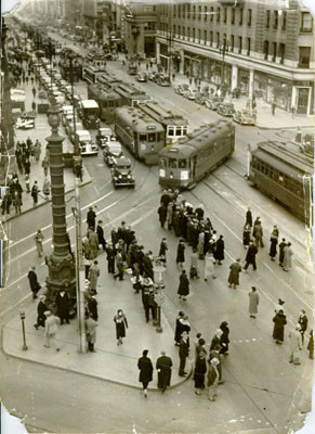[Traffic congestion at the intersection of Market, Geary, 3rd and Kearny streets]