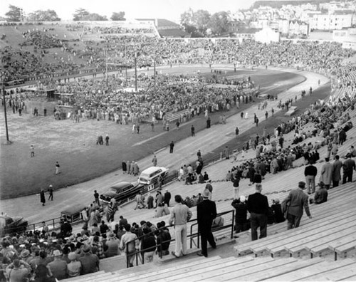 [Championship heavyweight boxing match between Rocky Marciano and Don Cockell at Kezar Stadium]