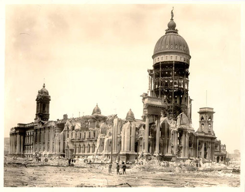 [City Hall in ruins after the 1906 earthquake and fire]