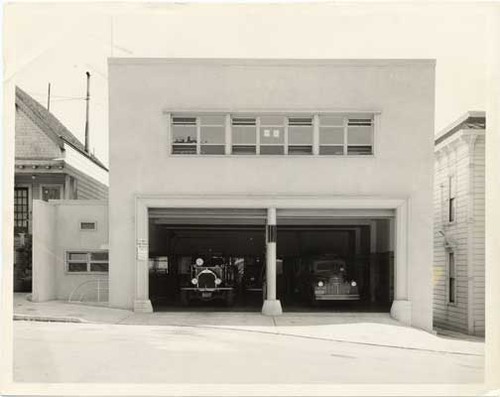 [San Francisco Fire Department Engine 32 on Park Street]