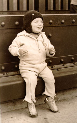 [Young child at the Golden Gate Bridge Fiesta]