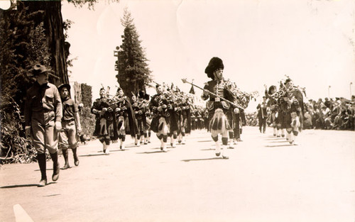 [Golden Gate Bridge Fiesta Parade in front of the Redwood Grove Theatre on Crissy Field, Presidio]