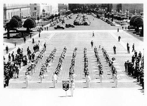 [Fortuna High School Band from Humboldt County posing in front of City Hall during the Golden Gate Bridge Fiesta]