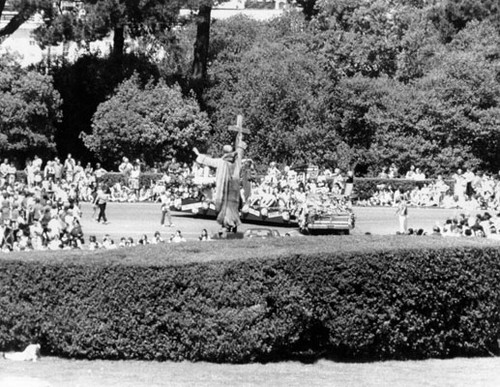 [Crowd gathers for "parade" during Golden Gate Park centennial celebration]