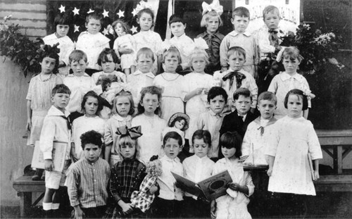 [Group photo of first grade class in Glen Park district]