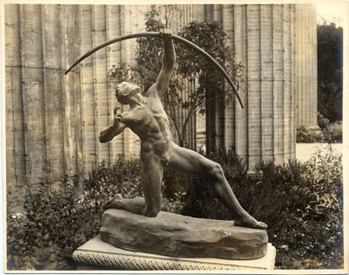 ["Apollo Hunting" sculpture at the Panama-Pacific International Exposition]