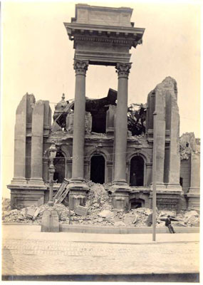 [City Hall in ruins after the 1906 earthquake and fire]