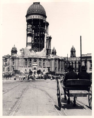 [City Hall in ruins after the 1906 earthquake and fire]