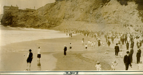 [Ocean Beach facing the Cliff House]