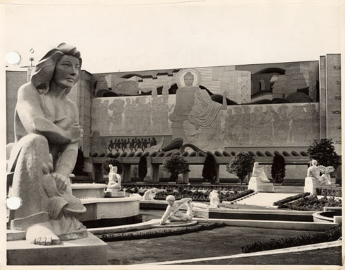 [Relief mural 'Peacemakers', by artists Margaret, Helen and Esther Bruton, in the Court of Pacifica, Golden Gate International Exposition on Treasure Island]