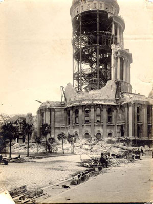 [City Hall in ruins after the 1906 earthquake and fire]