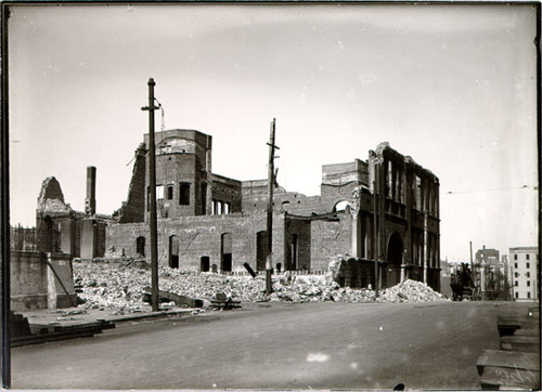 [Unidentified street after 1906 earthquake]