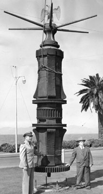 [Captain Rodger Simpson, left, Treasure Island commander, presenting windlass and capstan of the historic San Francisco sailing ship Star of France to 'One-Eyed Pete' Rademacher]