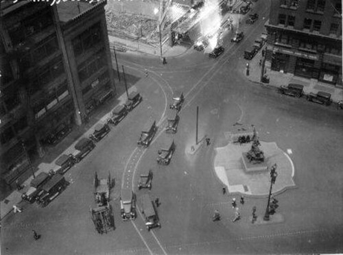 [Aerial view of the Donahue Monument, also known as the Mechanics Monument, at Battery, Bush, First and Market Streets]