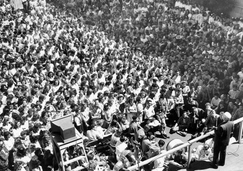 [Large crowd of Lowell High School students during a blood donor rally]