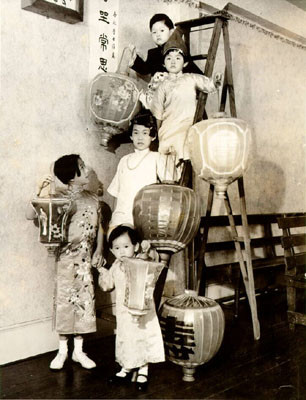 [Group of children holding Chinese lanterns]