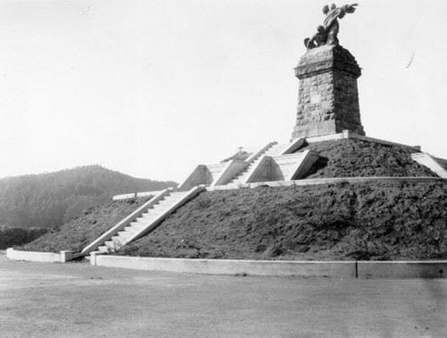 ["Triumph of Light" monument on Mt. Olympus in San Francisco]