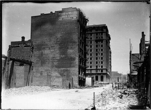 [Unidentified street after 1906 earthquake]