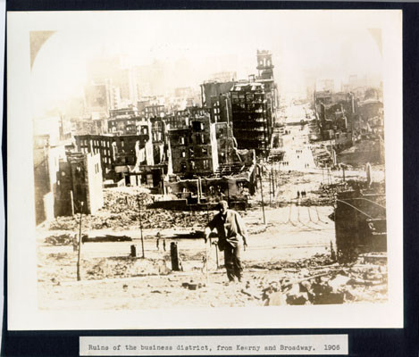 Ruins of the business district, from Kearny and Broadway. 1906