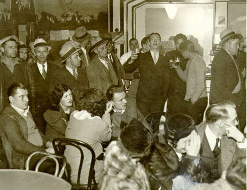 [Crowd inside the Hippodrome Cafe in the Barbary Coast district]