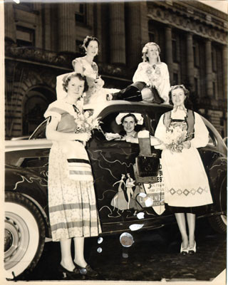 [Group of women dressed up for the Golden Gate Bridge Fiesta]