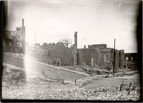 [Unidentified street after 1906 earthquake]