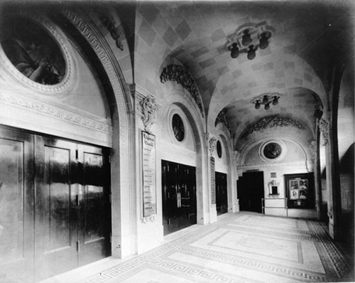 [Interior of the Orpheum Theatre on O'Farrell Street]