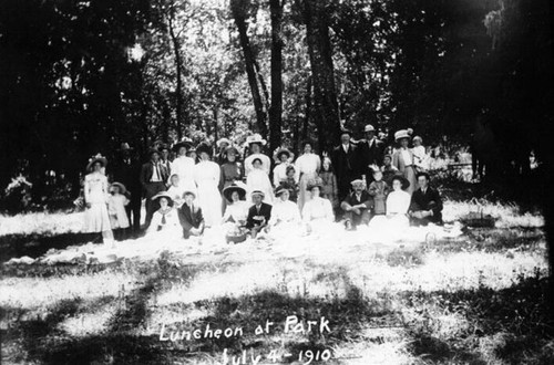 [Luncheon at park, July 4 - 1910]