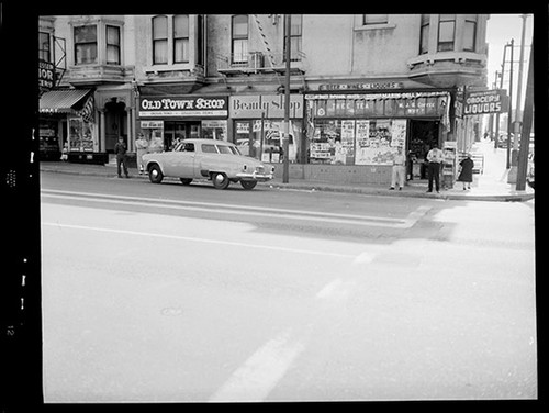 [Scene of an automobile accident on Oak and Divisadero]