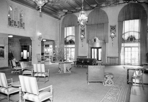 [Interior of the Mark Hopkins Hotel]