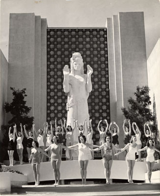 [Group of lady swimmers in the Court of Pacifica, Golden Gate International Exposition on Treasure Island]