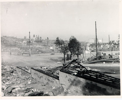 [San Francisco in ruins after the 1906 earthquake and fire]