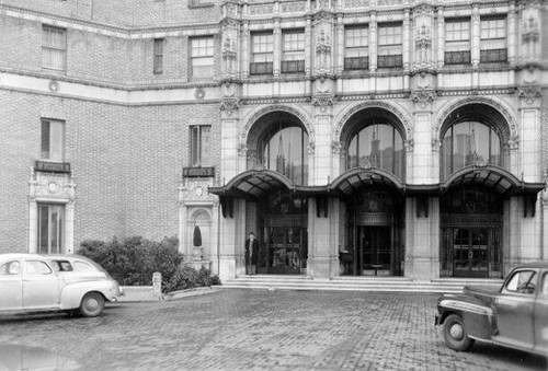 [Entrance to the Mark Hopkins Hotel]