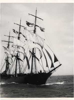 [Sailing ship "Balclutha"]