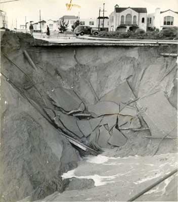 [Massive cave-in at 34th Avenue and Wawona Street caused by heavy rain]