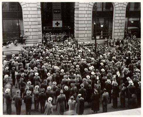 [Employees of the Standard Oil Company assembled in front of the company's office building at 225 Bush Street for a blood donor rally]