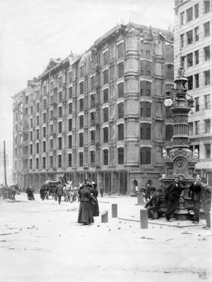 [Lotta's Fountain on Market Street after the 1906 earthquake]