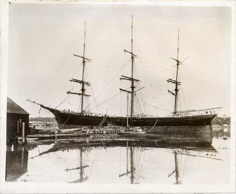 3-masted sailing ship 