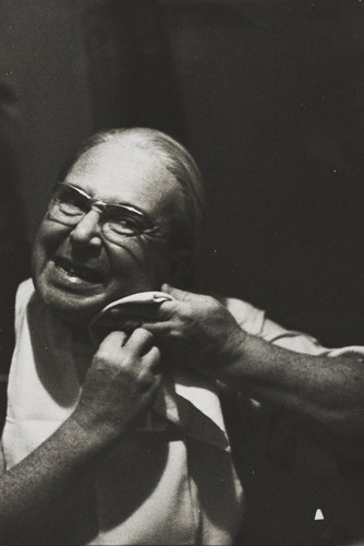 Leo Szilard, shaving sequence, New York - 3