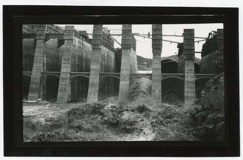 Lake Hodges Dam flood during construction